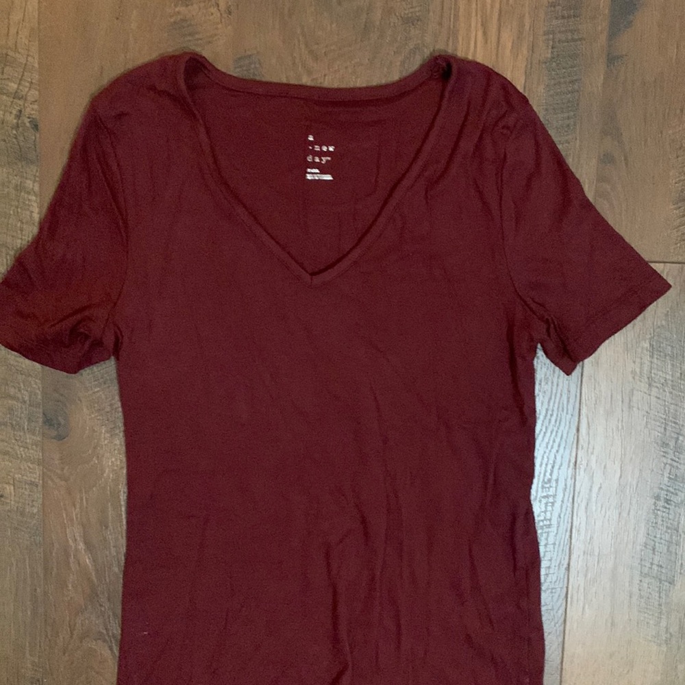 V-neck T-shirt